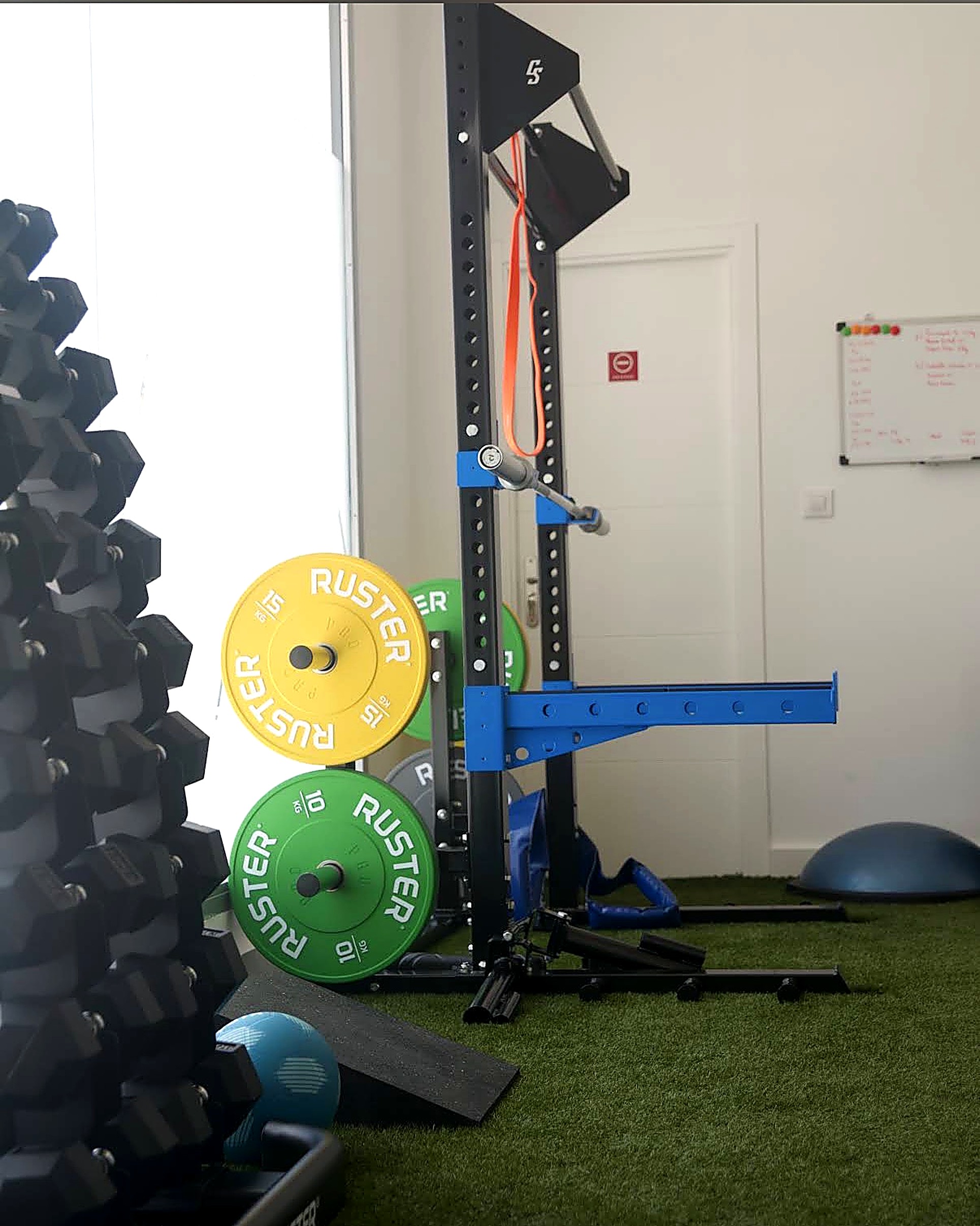 Rack de entrenamiento en la sala de Readaptación Funcional